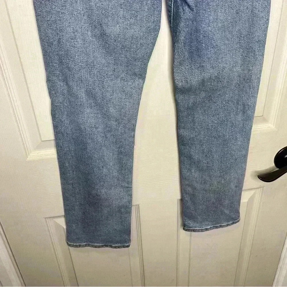 Levi’s Women’s Wedgie Straight Light Wash Distressed Jeans Sz 27 - Picture 9 of 10